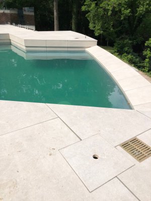 piscina pietra chiara